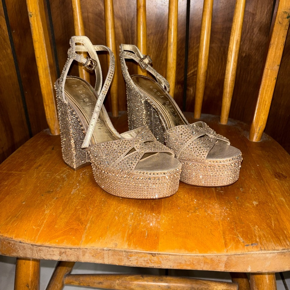 Gianni Bini Elegant gold sequin Platform heels